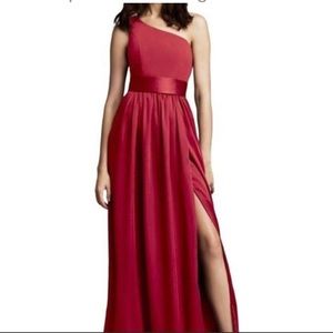 White Vera Wang Prom/Formal one shoulder Dress with shahs and pockets